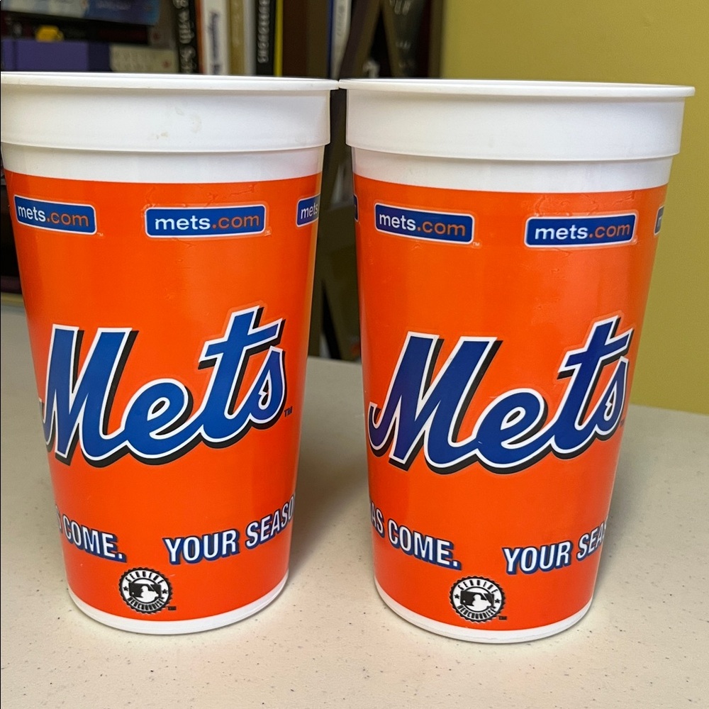 Set of 2 Mets collectible large plastic tumblers